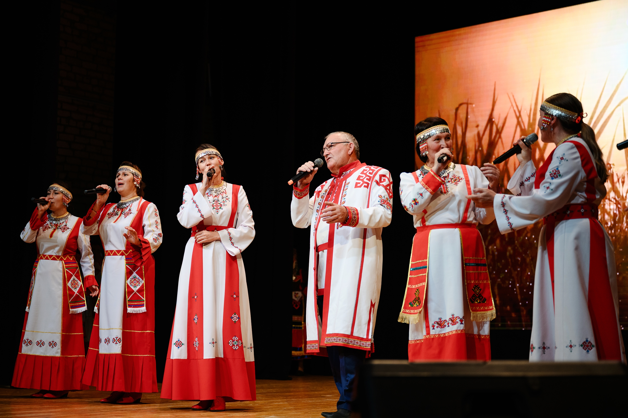 Выступление фольклорного ансамбля
